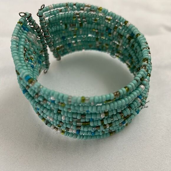 Blue beads cuff bracelet - Picture 3 of 3